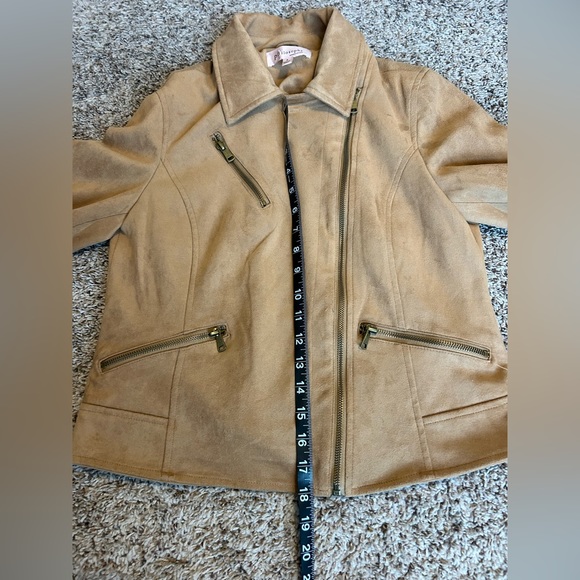 Women’s EUC suede jacket - Picture 3 of 4